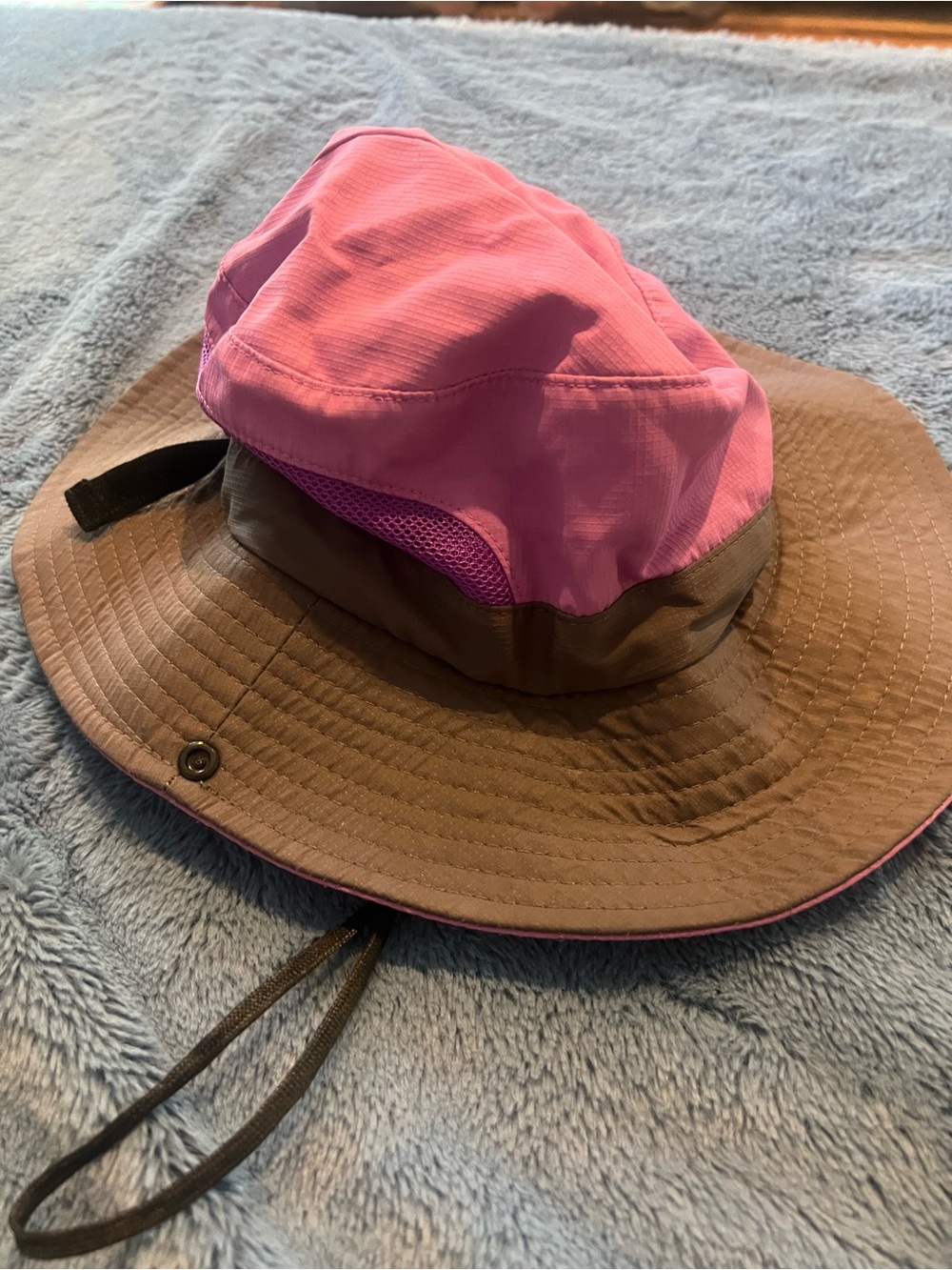 Kids sunhat with ponytail hole